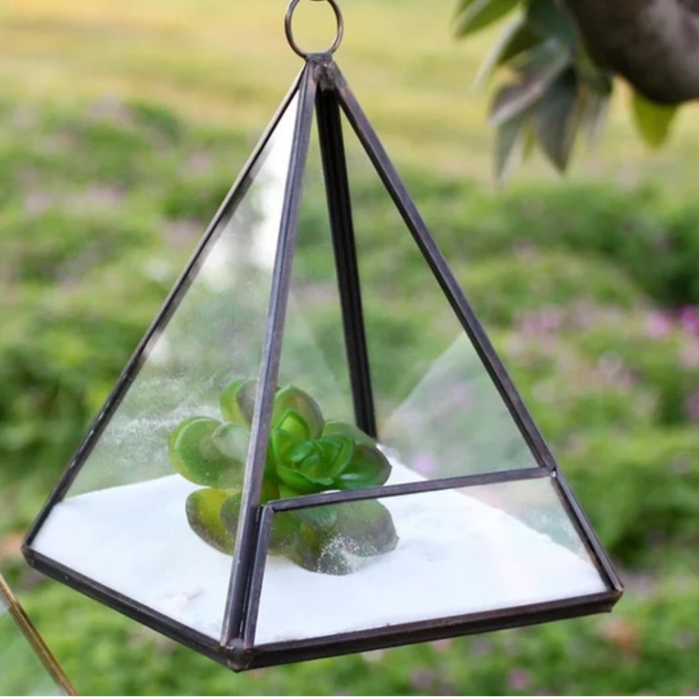 🪴Pyramid Terrarium🕊HOST PICK - Picture 2 of 4